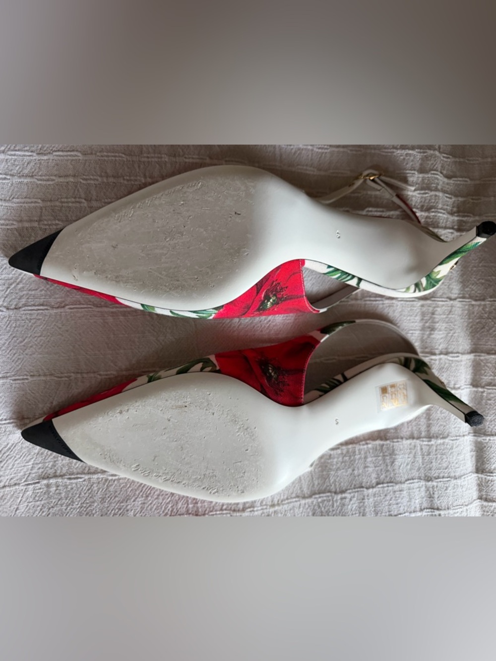Dolce&Gabbana
Floral Cotton Slingback Pumps
Excellent condition 
Box & dust bags - Picture 8 of 11